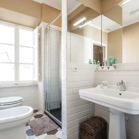 Apartment Affordable With A View - Heart Of Lucca, 2 Baths, 3 Smarttv